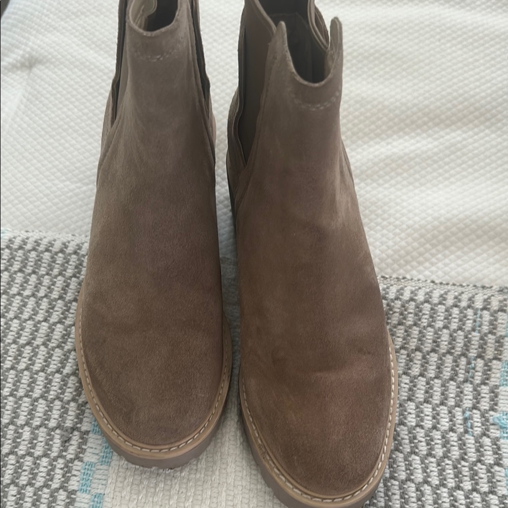 Women’s  Brown Suede Dolce Vita Chelsea Hailey  Boots